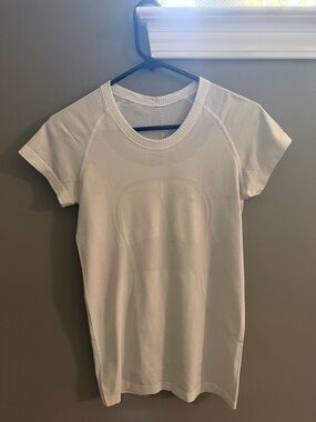 Lululemon White Swiftly short sleeve top